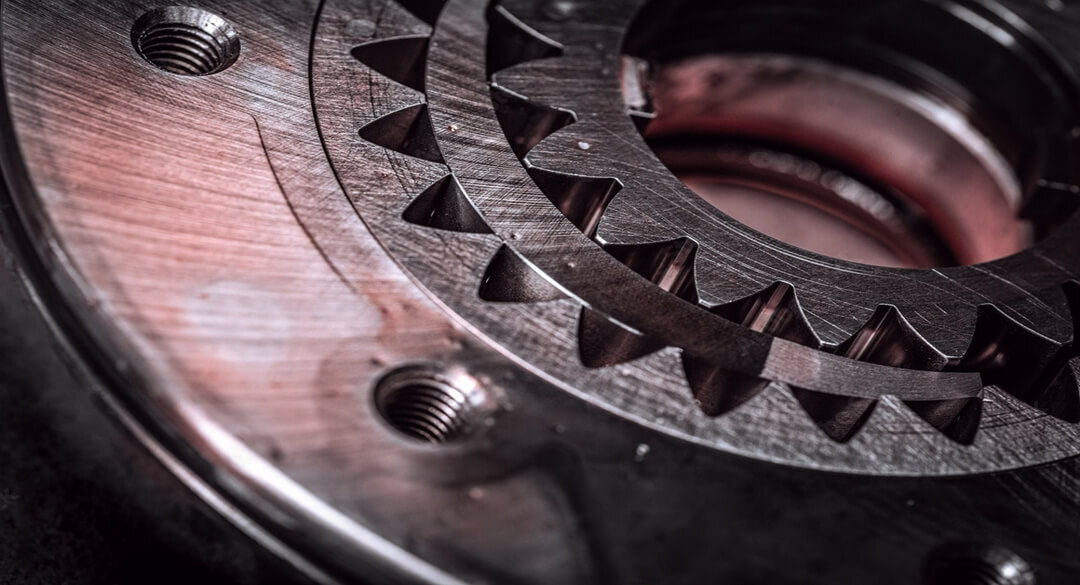 How does automatic transmission clutch work?